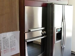 House With a Bubble Bath in Quiet Surroundings