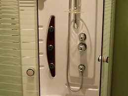 House With a Bubble Bath in Quiet Surroundings