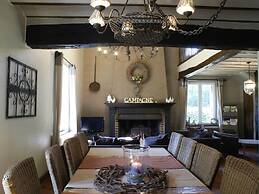 House With a Bubble Bath in Quiet Surroundings