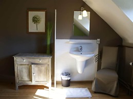 House With a Bubble Bath in Quiet Surroundings