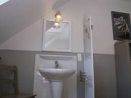 House With a Bubble Bath in Quiet Surroundings