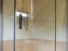 House With a Bubble Bath in Quiet Surroundings