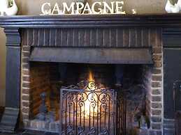 House With a Bubble Bath in Quiet Surroundings