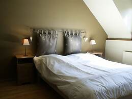 House With a Bubble Bath in Quiet Surroundings