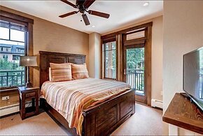 Spacious 4 Bedroom Vacation Rental in Convenient Location with Scenic 