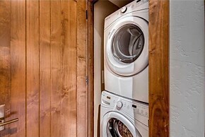 Spacious 4 Bedroom Vacation Rental in Convenient Location with Scenic 