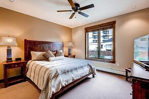 Spacious 4 Bedroom Vacation Rental in Convenient Location with Scenic 