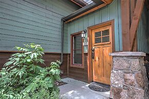 Luxury 3 Bedroom Townhouse next to Keystone Lake, Free Shuttle, Hot Tu