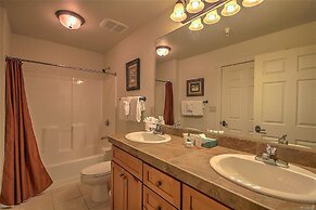 Luxury 3 Bedroom Townhouse next to Keystone Lake, Free Shuttle, Hot Tu