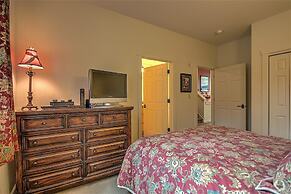 Luxury 3 Bedroom Townhouse next to Keystone Lake, Free Shuttle, Hot Tu