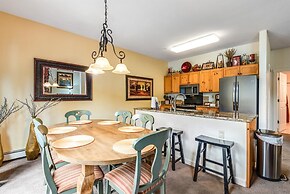 Luxury 3 Bedroom Townhouse next to Keystone Lake, Free Shuttle, Hot Tu