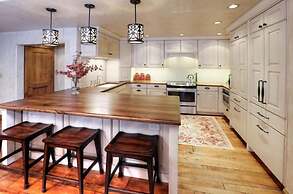 Beaver Creek Elkhorn Lodge 3 Bedroom Residence With Ski in, Ski out Ac