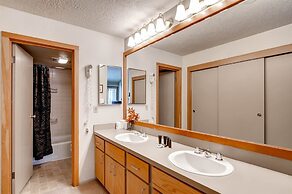 3 Bedroom Mountain Condo in Lakeside Village Near Keystone Lake with C