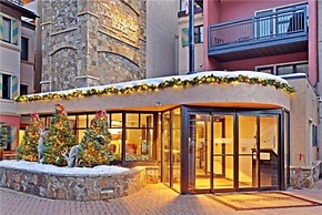 Ski in, Ski out 2 Bedroom Vacation Rental in the Heart of Lionshead Vi