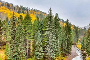 Ski in, Ski out 1 Bedroom Vacation Rental in the Heart of Lionshead Vi