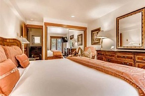 Ski in, Ski out 1 Bedroom Vacation Rental in the Heart of Lionshead Vi