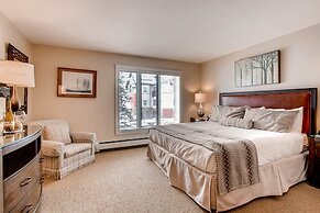 Ski In, Ski Out Studio Condo in the Heart of Lionshead Village with Ho