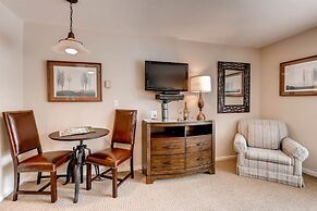 Ski In, Ski Out Studio Condo in the Heart of Lionshead Village with Ho
