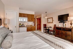 Ski In, Ski Out Studio Condo in the Heart of Lionshead Village with Ho