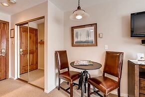 Ski In, Ski Out Studio Condo in the Heart of Lionshead Village with Ho