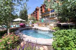 Ski In, Ski Out Studio Condo in the Heart of Lionshead Village with Ho