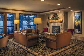 Ski In, Ski Out Studio Condo in the Heart of Lionshead Village with Ho