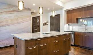 Vail Lion 2 Bedroom Mountain Vacation Rental Just Steps From the Eagle