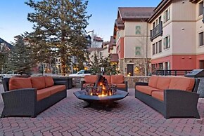 Luxury Ski in, Ski out 2 Bedroom Mountain Residence in the Heart of Li