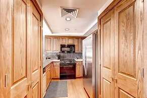 Ski, in Ski out 3 Bedroom Vacation Condo with Resort Amenities