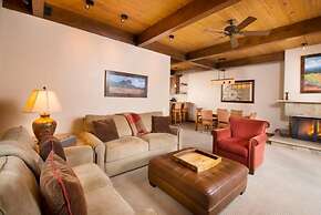 Luxury 2 Bedroom Downtown Aspen Vacation Rental With Access to a Heate