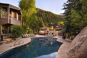 Luxury 2 Bedroom Downtown Aspen Vacation Rental With Access to a Heate