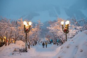 3 Bedroom Mountain Residence in the Heart of Aspen With Amenities Incl