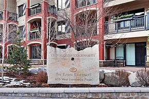 Ski in, Ski out Studio Condo in the Heart of Lionshead Village with Ho