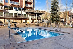 Ski in, Ski out Studio Condo in the Heart of Lionshead Village with Ho