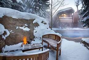 2 Bedroom Mountain Residence in the Heart of Aspen With Amenities Incl