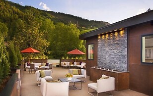 2 Bedroom Mountain Residence in the Heart of Aspen With Amenities Incl