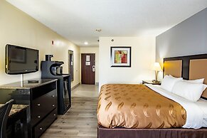 Quality Inn & Suites Woodstock near Lake Geneva