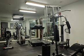Quality Inn & Suites Woodstock near Lake Geneva