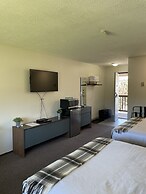 Christina Lake Motel and RV Park