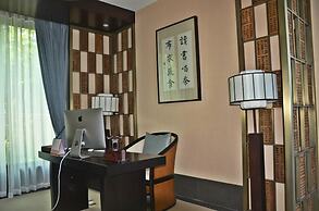 Slender West Lake Hot Spring Resort