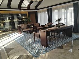 Slender West Lake Hot Spring Resort