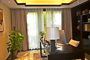 Slender West Lake Hot Spring Resort