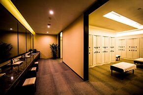 Slender West Lake Hot Spring Resort