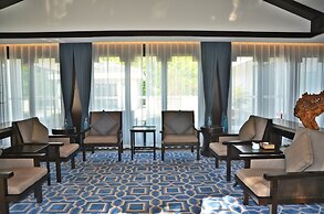 Slender West Lake Hot Spring Resort