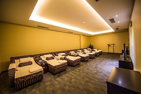 Slender West Lake Hot Spring Resort