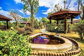 Slender West Lake Hot Spring Resort