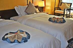 Slender West Lake Hot Spring Resort