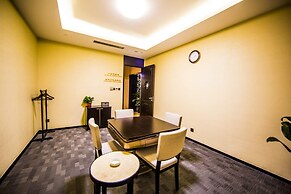 Slender West Lake Hot Spring Resort