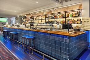 College Lawn Hotel - Hostel