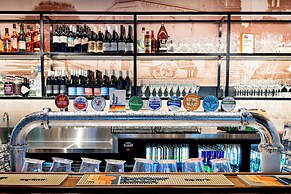 College Lawn Hotel - Hostel